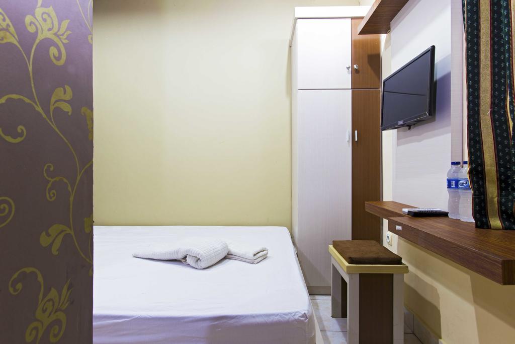 Reddoorz @ Tebet Asem Baris Hotel Jakarta Exterior photo